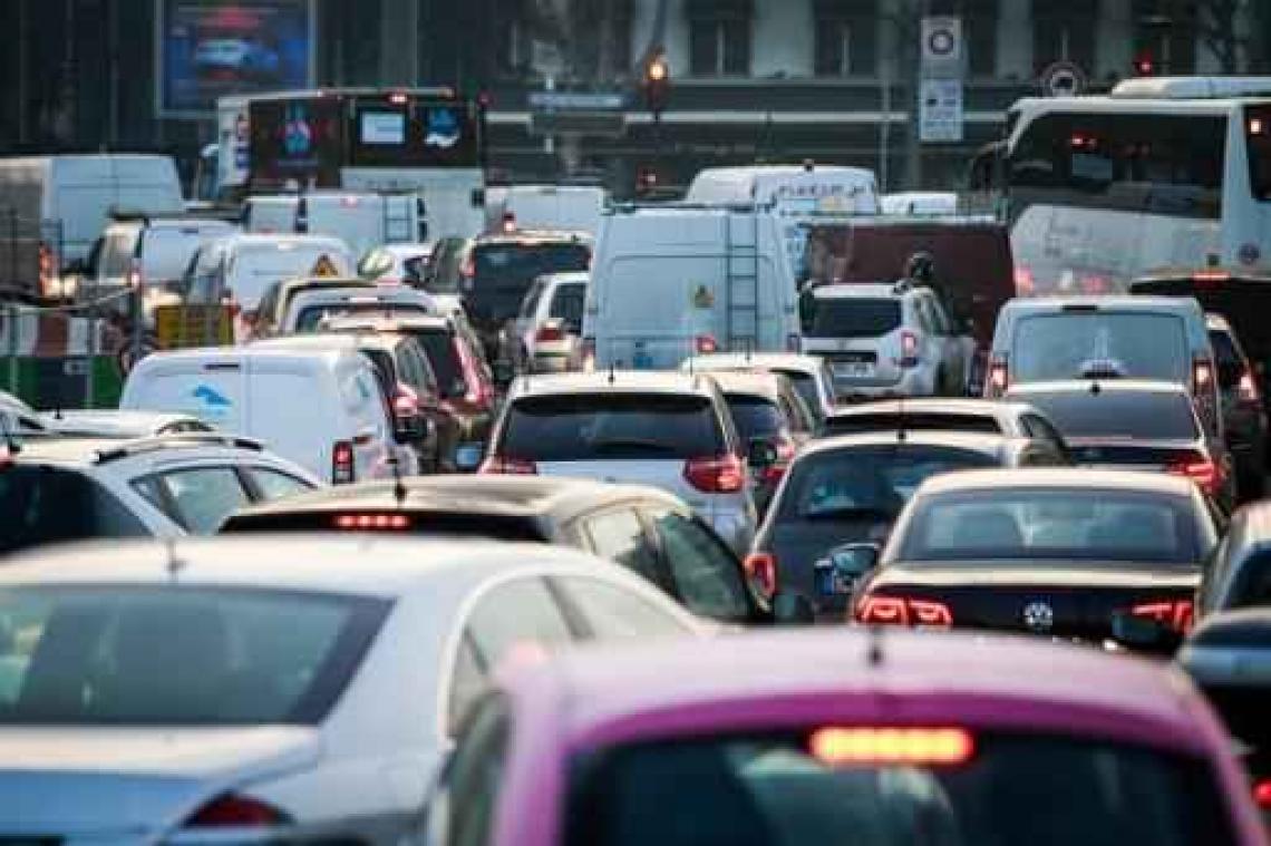 Touring en VAB waarschuwen voor druk weekend op de weg