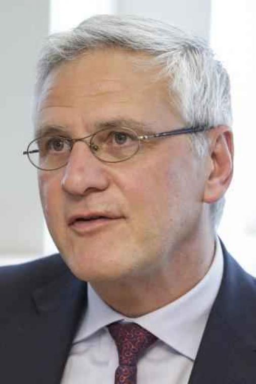 Peeters drukt Mystery Calls door ondanks kritiek van coalitiepartners