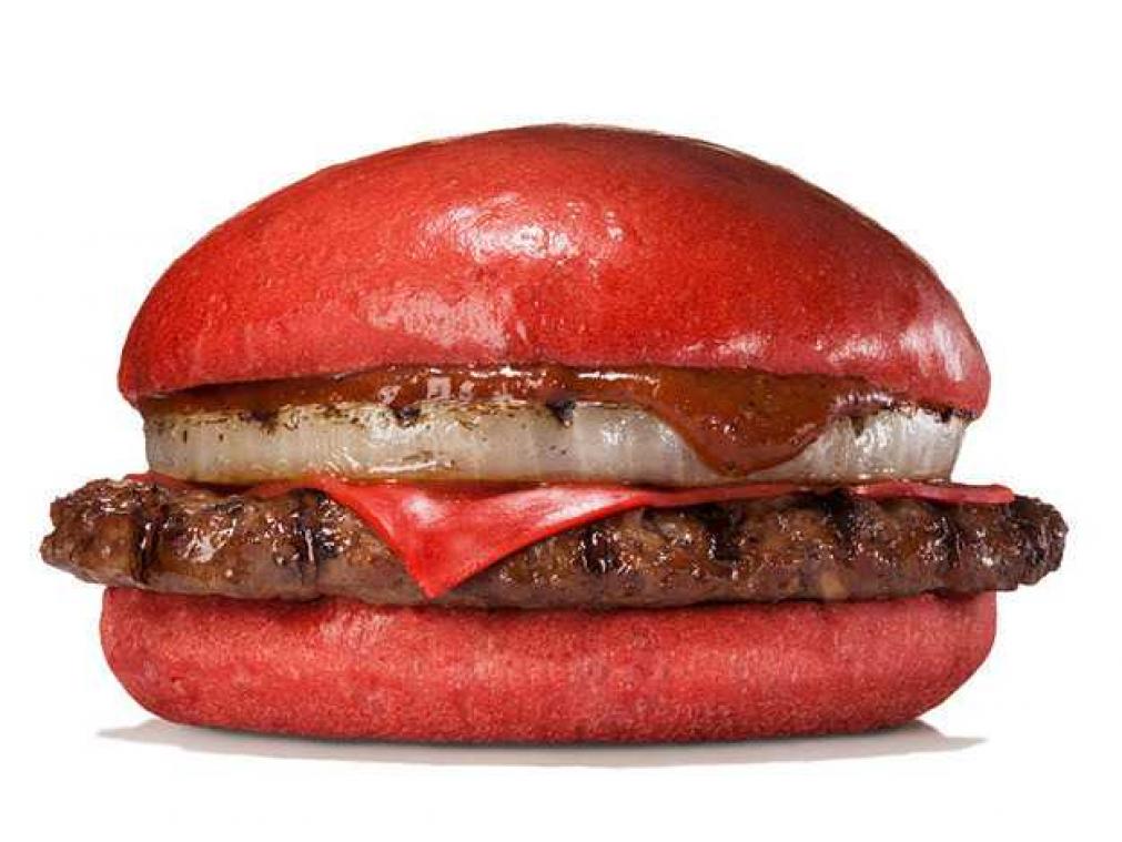 Na de zwarte hamburger lanceert Burger King een volledig rood exemplaar