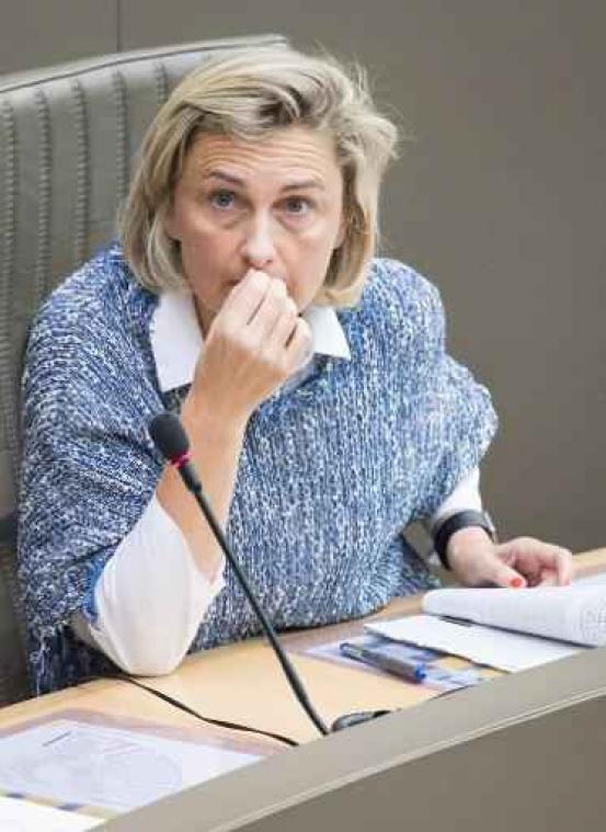 Crevits investeert in zomeraanbod Nederlands Tweede Taal voor anderstalige nieuwkomers