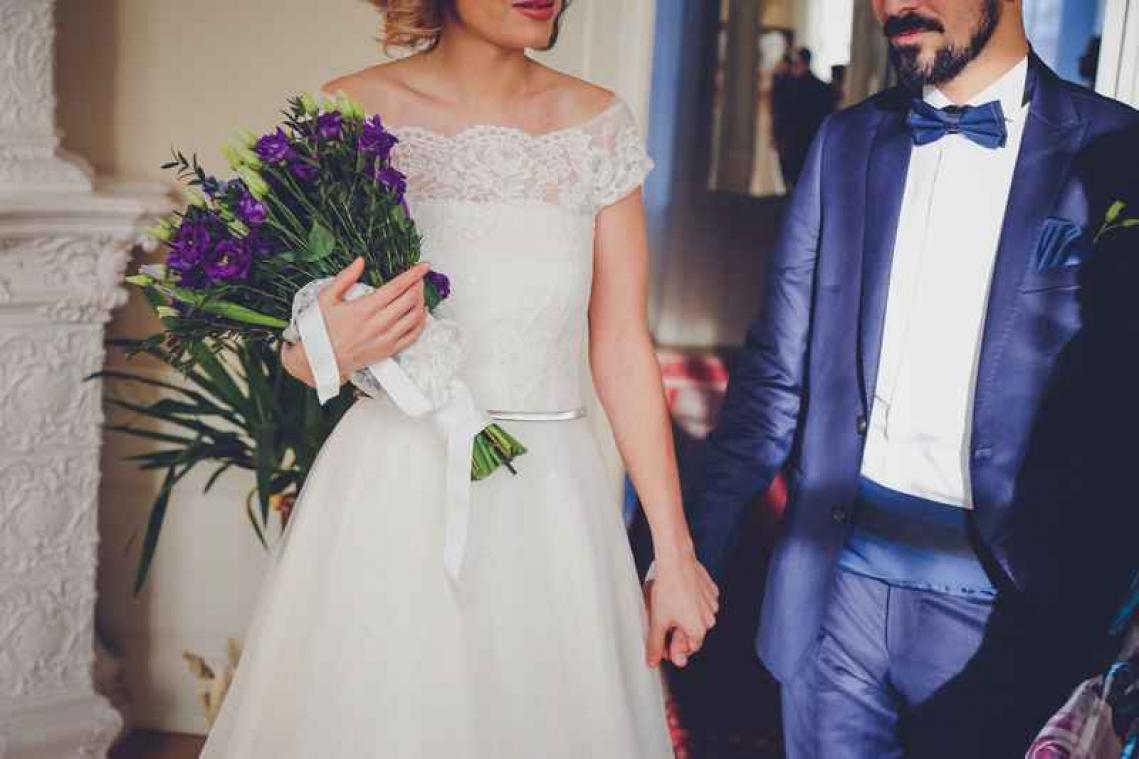 Vrouw vraagt vreemde mee als date naar huwelijk, en dan gebeurt er dit