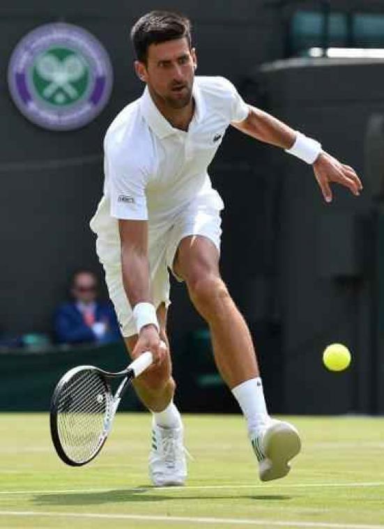 Novak Djokovic stoomt door naar derde ronde op Wimbledon