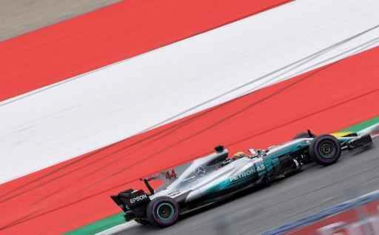 F1 - GP van Oostenrijk - Lewis Hamilton vijf plaatsen achteruit op startgrid na vervangen versnellingsbak