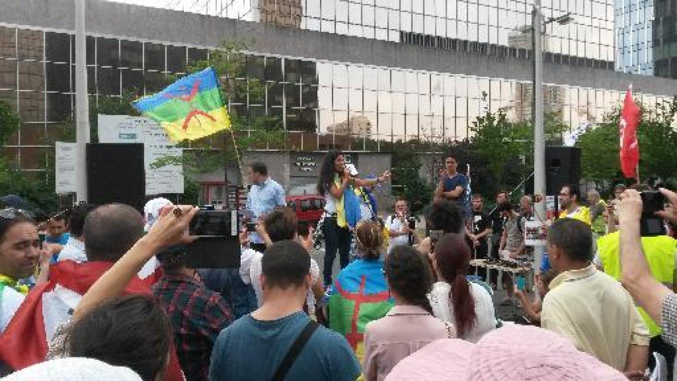 Tweehonderdtal mensen uiten solidariteit met Marokkaanse Rif aan Brussels Noordstation