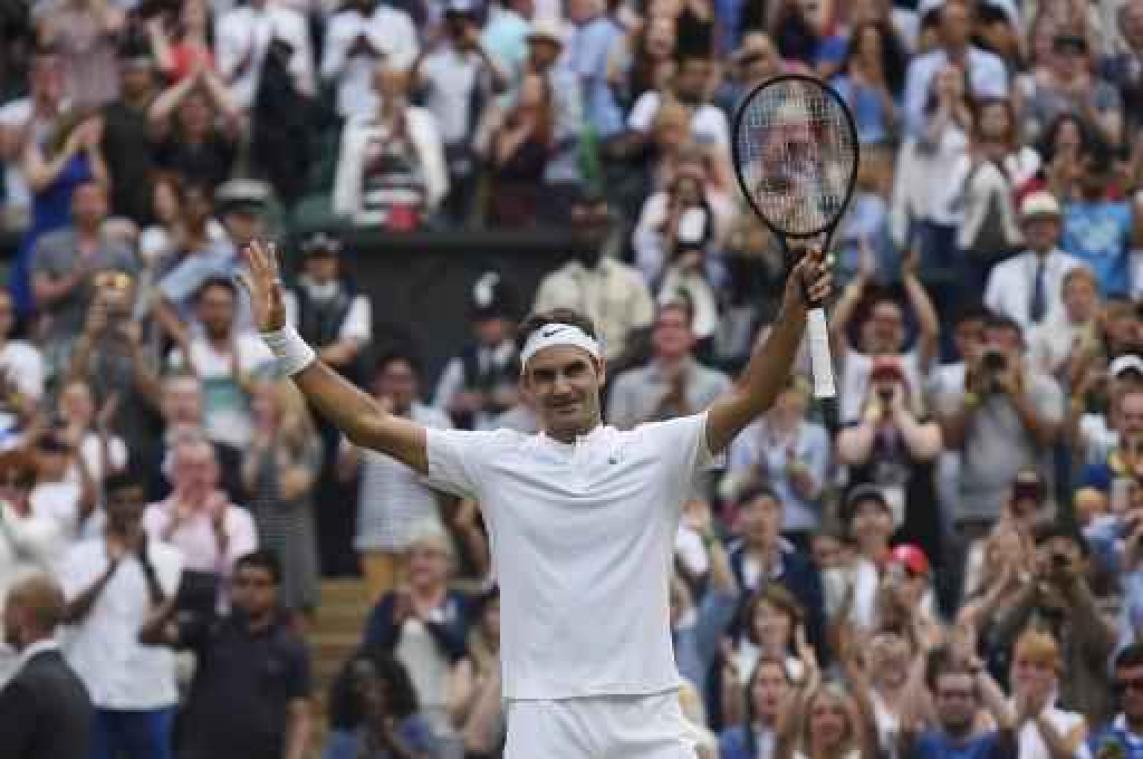 Wimbledon - Roger Federer doet met 317e overwinning op Grand Slam beter dan Serena Williams