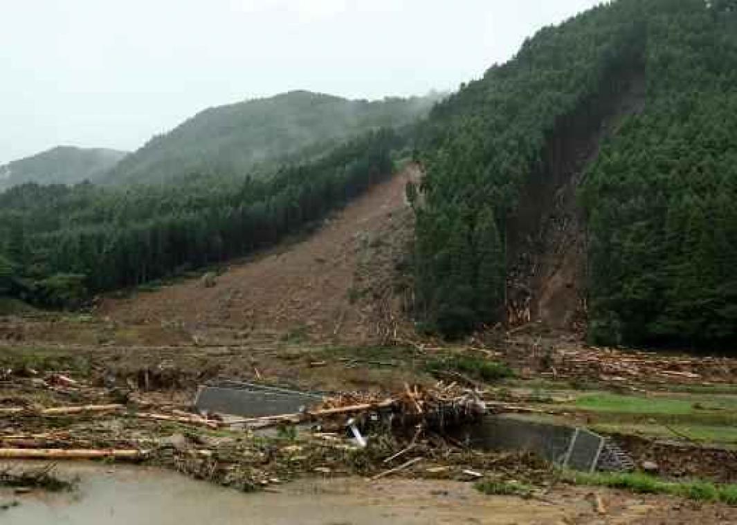 Dodentol van overstromingen in Japan loopt op naar achttien