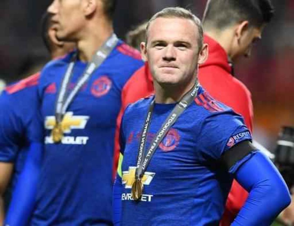 Premier League - Wayne Rooney tekent voor twee jaar bij Everton