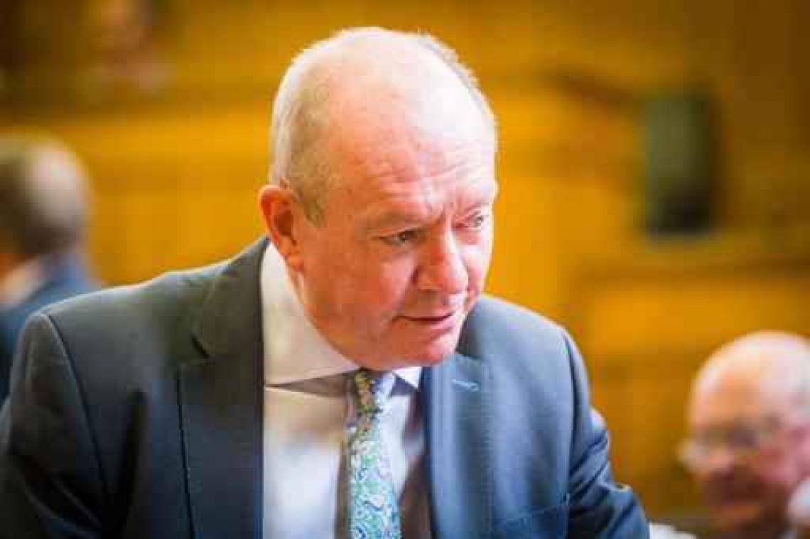 Versnick stapt vervroegd op: "Het begon te zwaar te wegen"