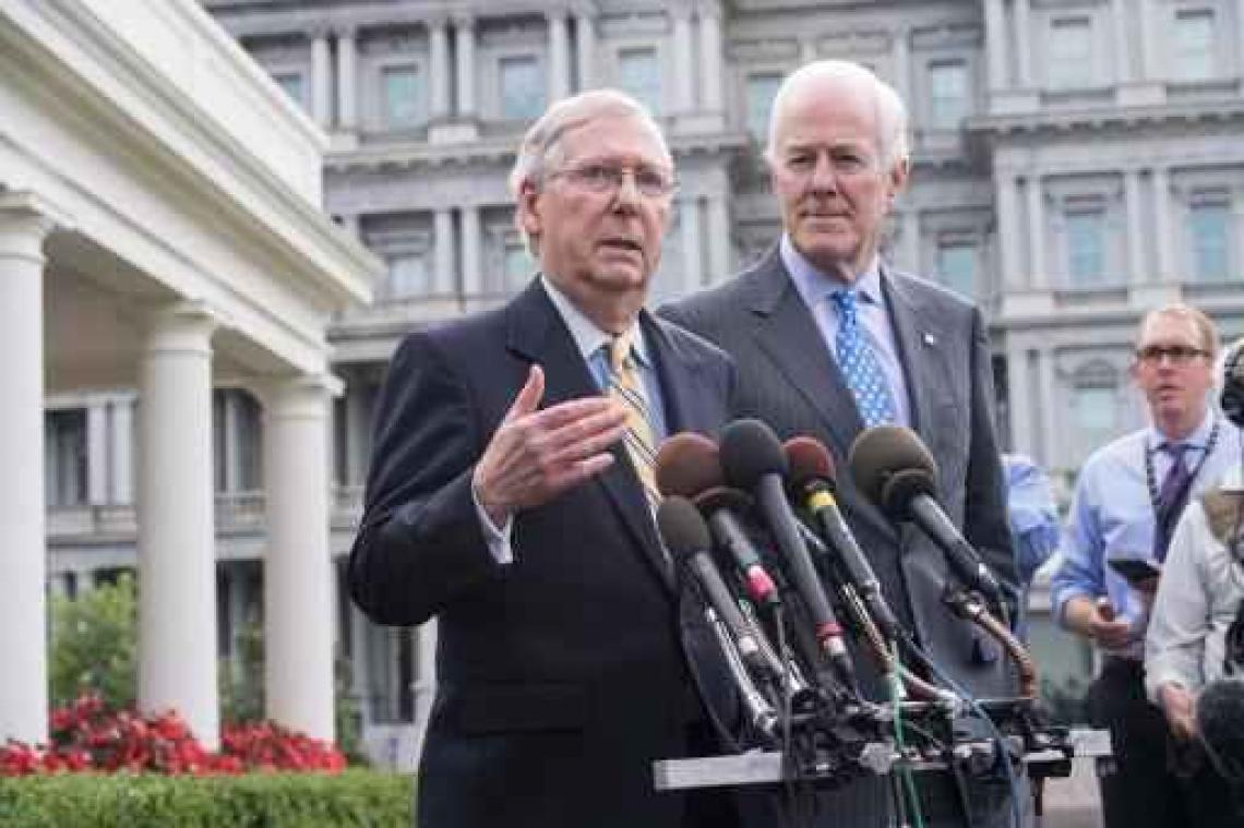 Amerikaanse Senatoren stellen vakantie uit om Trumpcare rond te krijgen