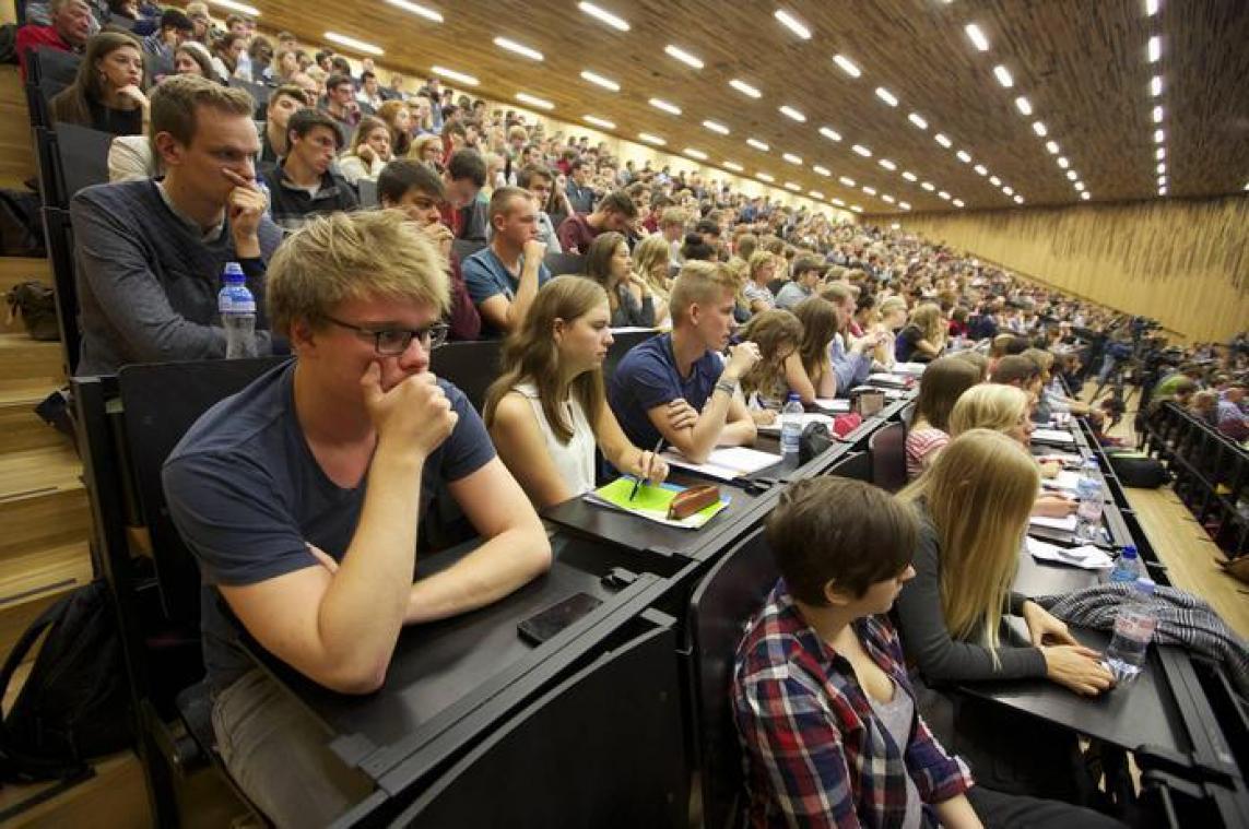 Amper helft afgestudeerden heeft behaalde masterdiploma nodig
