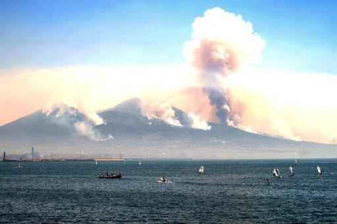 Onderzoek naar branden op flanken Vesuvius