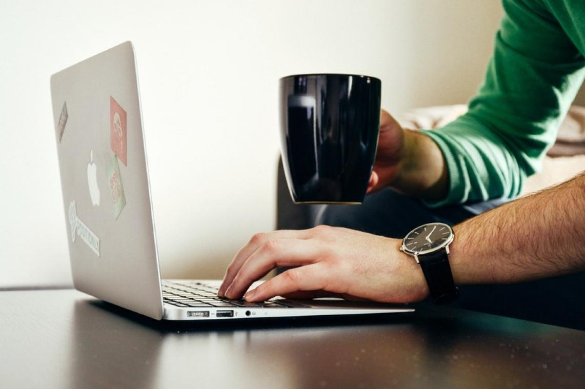 Webwinkels lichten maandelijks 1.300 Belgen op