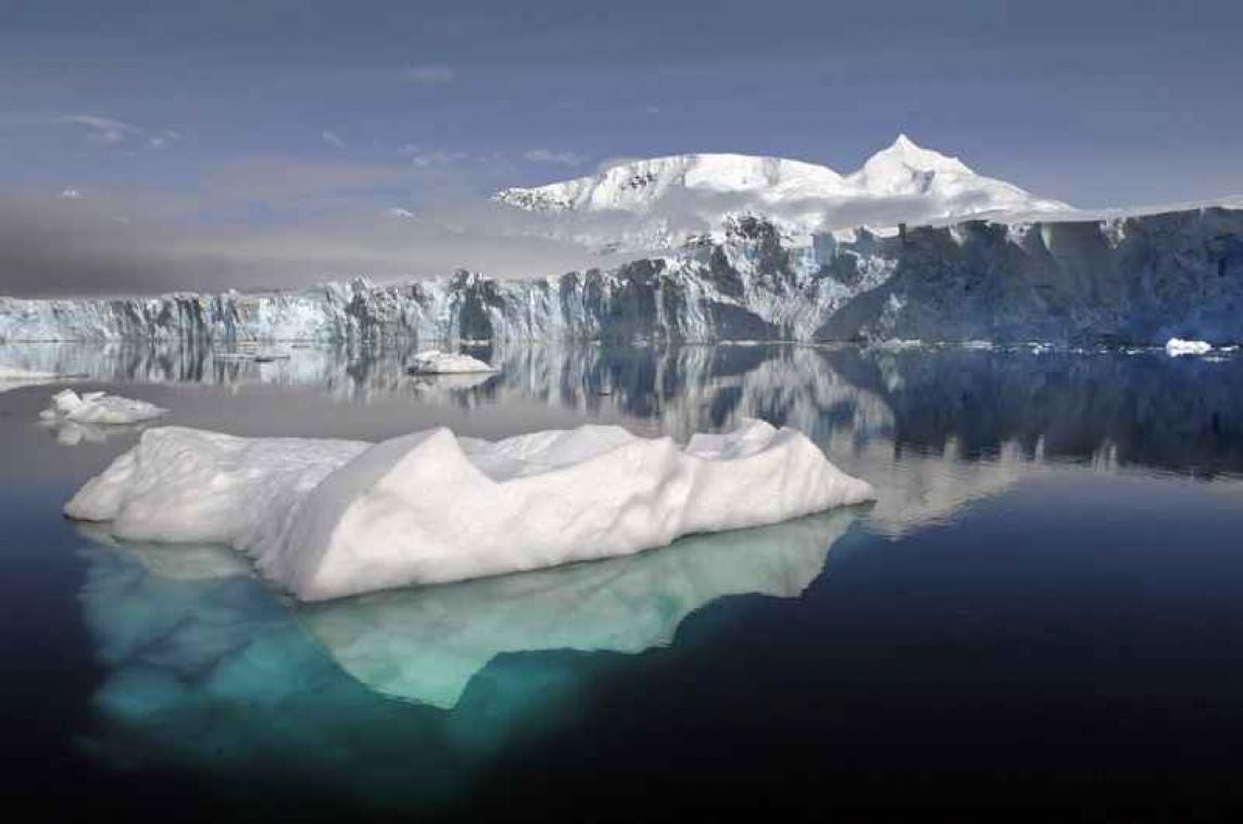 Opvallend: dit koppel trouwt op Antarctica