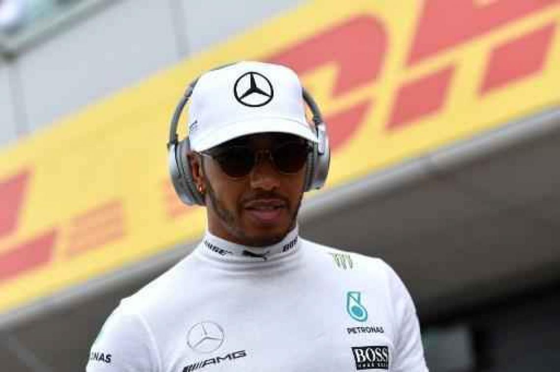 Lewis Hamilton pakt zege in GP van Groot-Brittannië