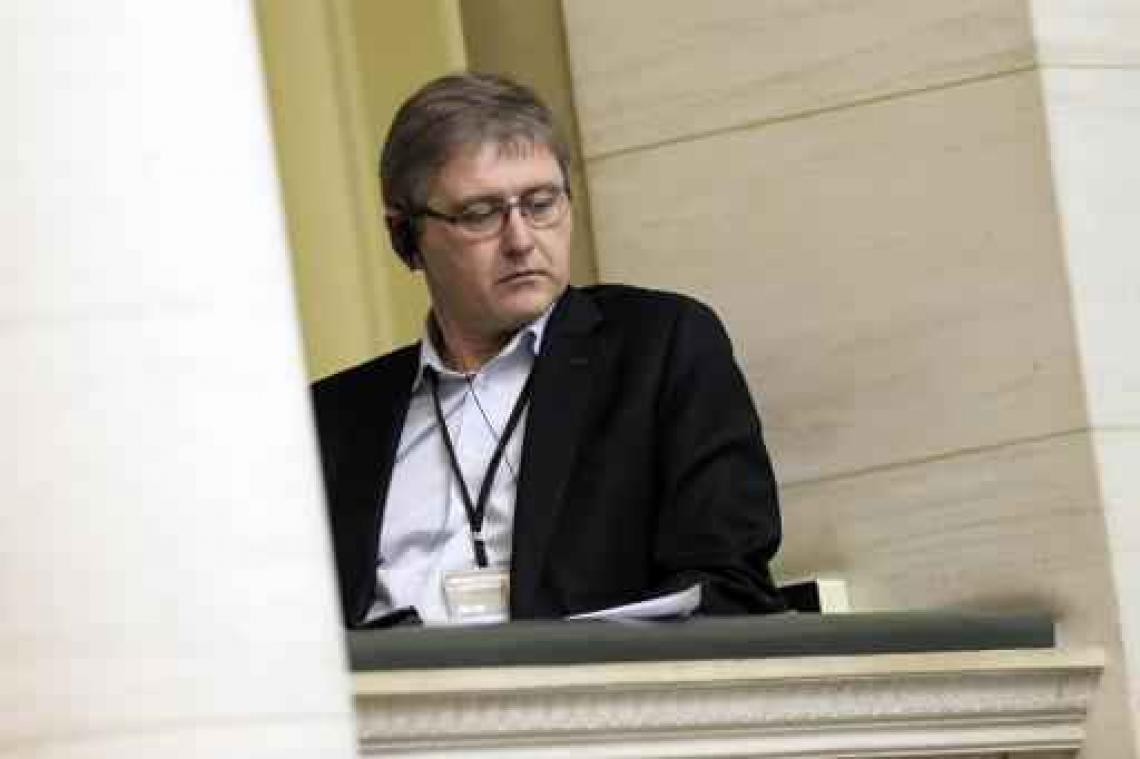 Parlementen afschaffen brengt 150 miljoen euro op