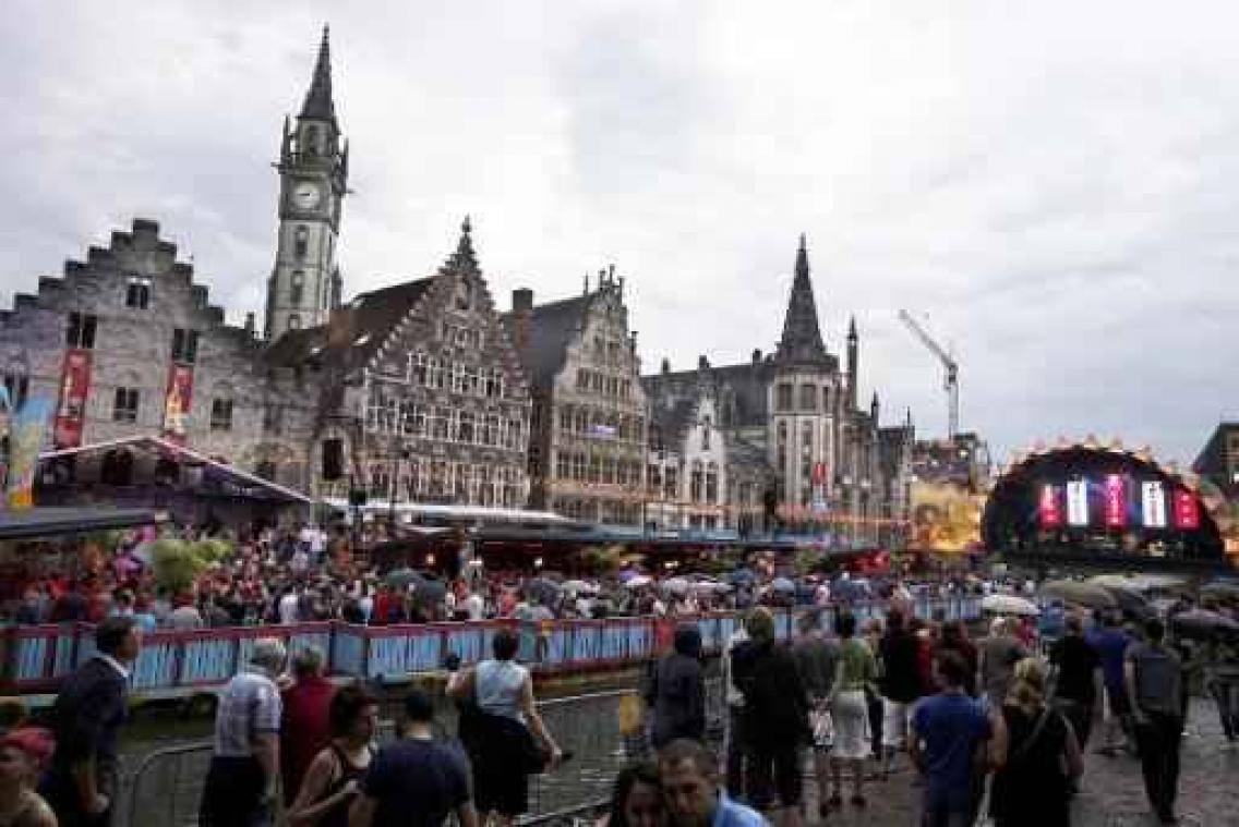 Muziekfestivals gaan overleggen met minister Jambon over beveiliging met vrijwilligers