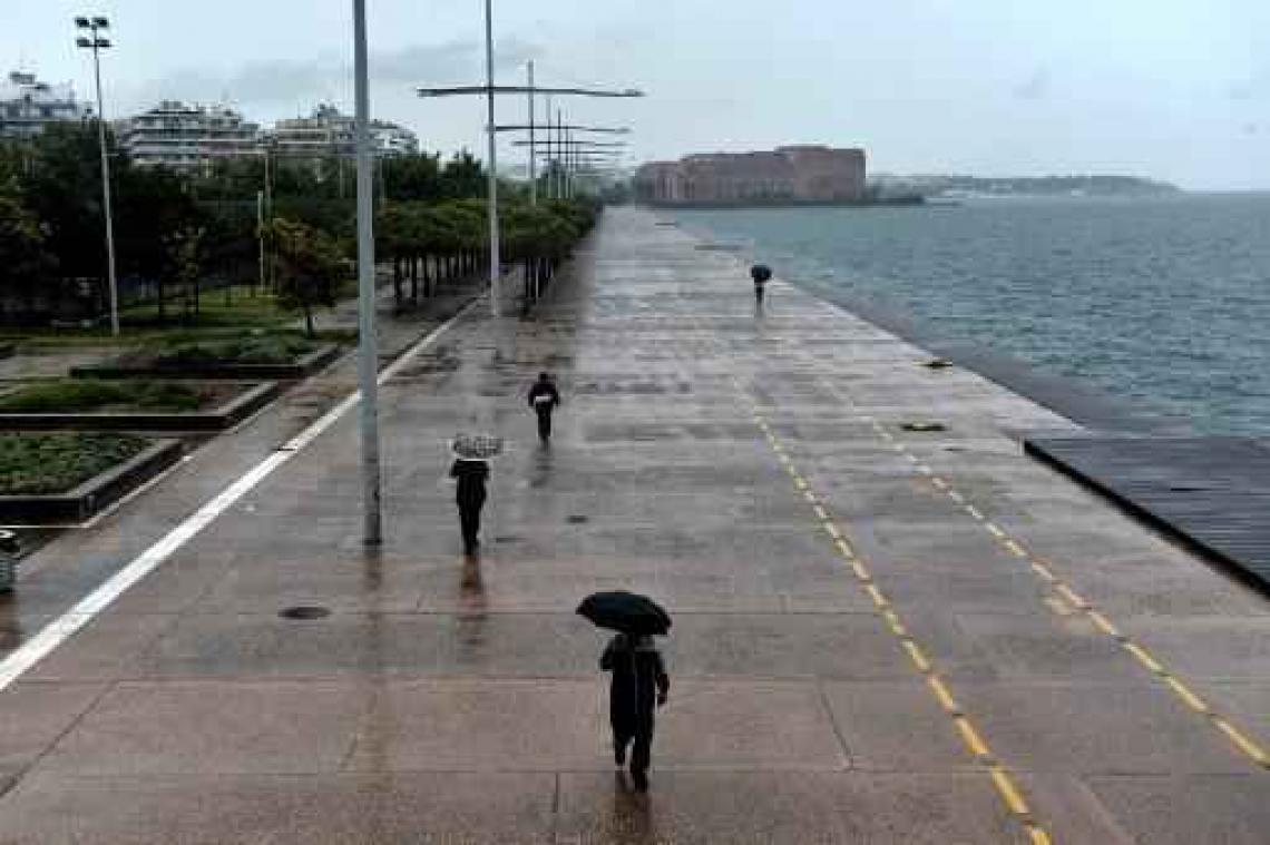Storm in Noord-Griekenland richt zware schade aan, bosbranden geblust