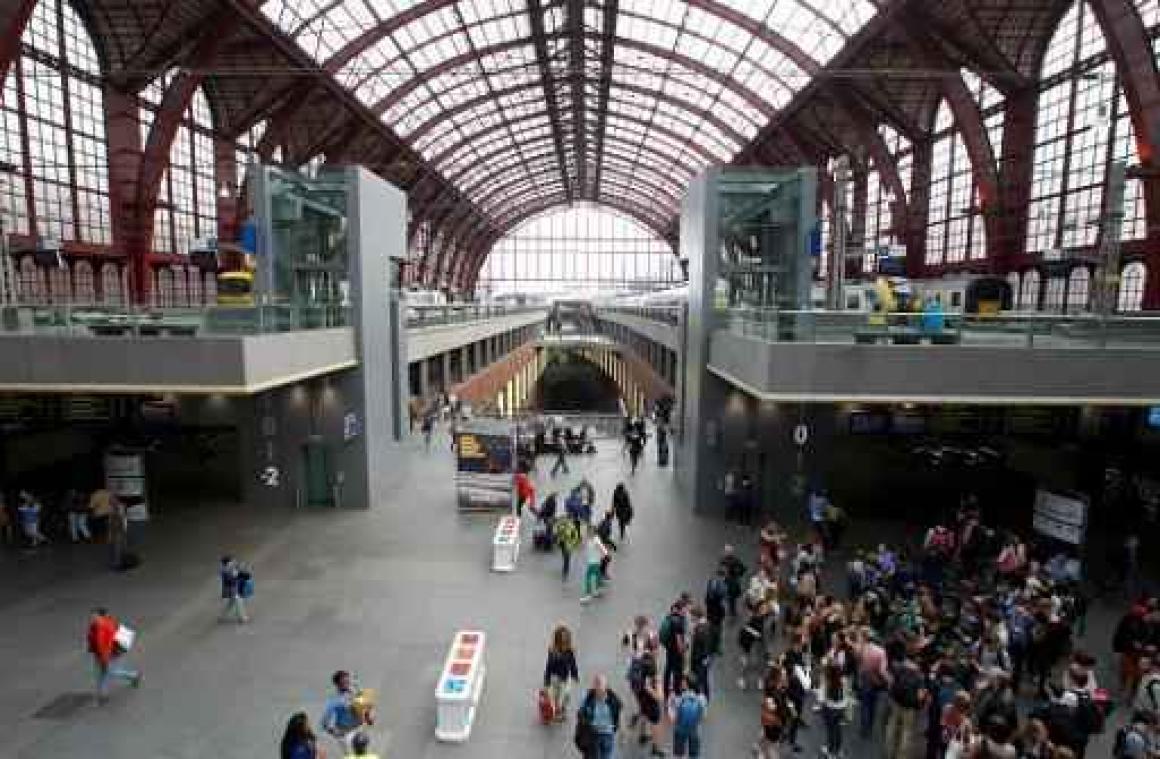 Antwerpen-Centraal en Brussel-Zuid krijgen extra beveiliging