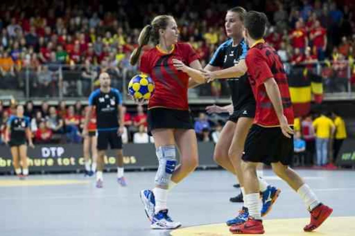 Wereldspelen - Korfbalster Patty Peeters draagt Belgische vlag bij opening World Games