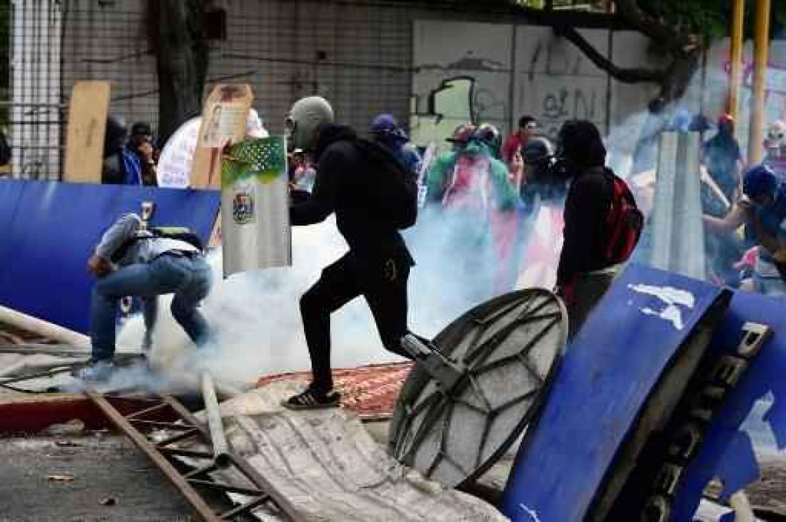 Jongeman doodgeschoten tijdens betoging tegen grondwetswijziging in Venezuela