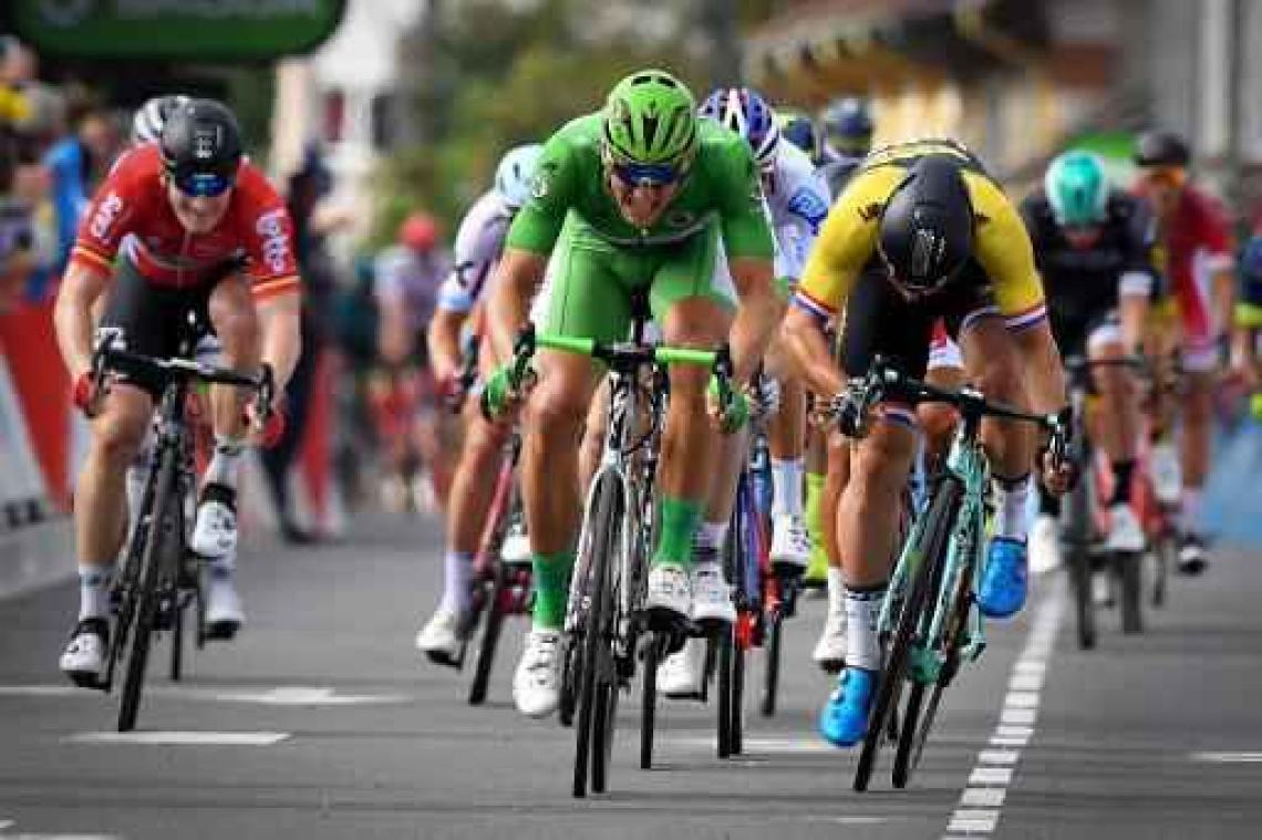 Tour de France - Dylan Groenewegen spurt naar zege in slotrit, Chris Froome stelt gele trui veilig