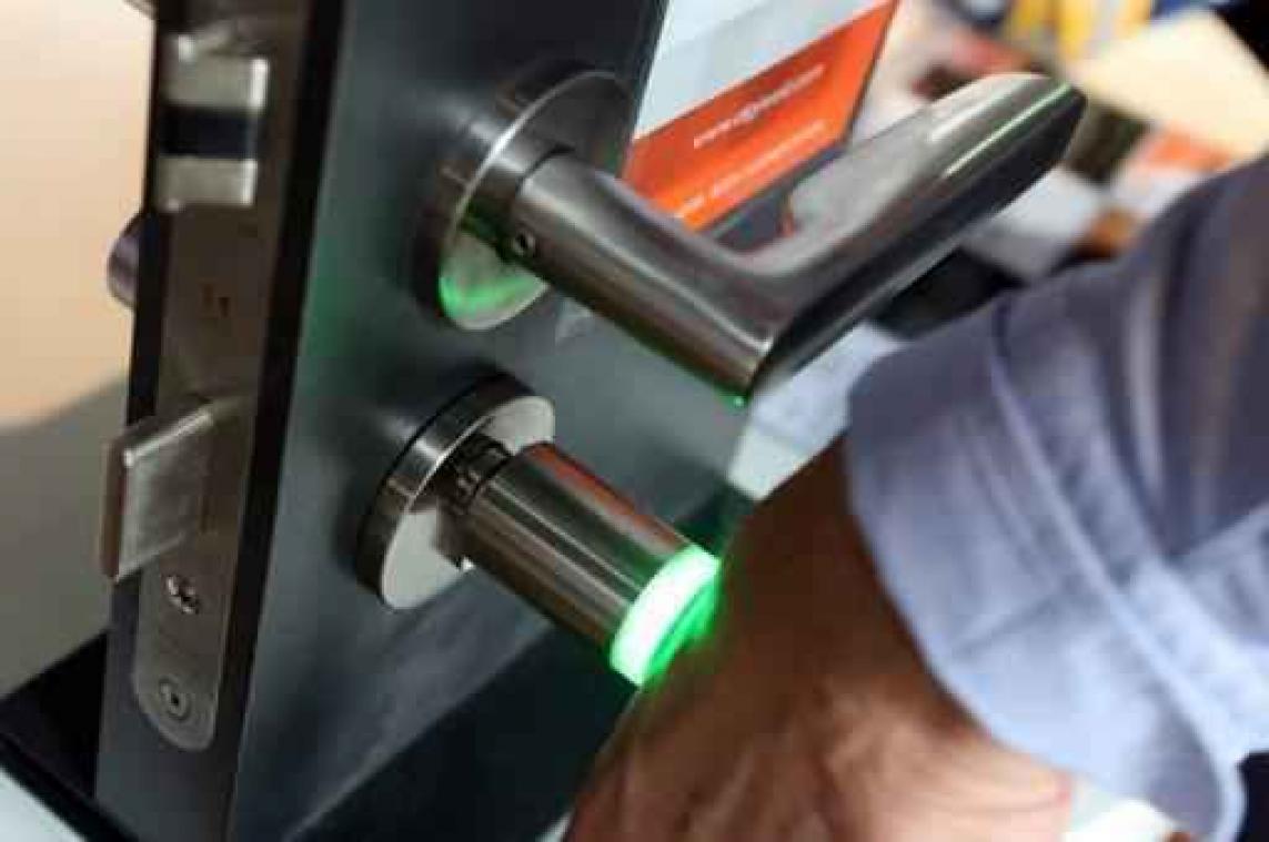 Amerikaans bedrijf brengt microchip in werknemers in