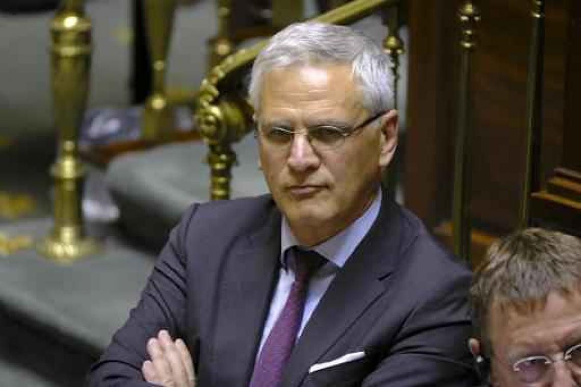 Minister Peeters laat kwaliteit producten in outletcentra onderzoeken