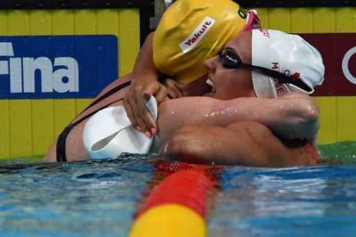 WK zwemmen - Canadese Kylie Masse zwemt naar goud op de 100m rugslag in nieuw wereldrecord