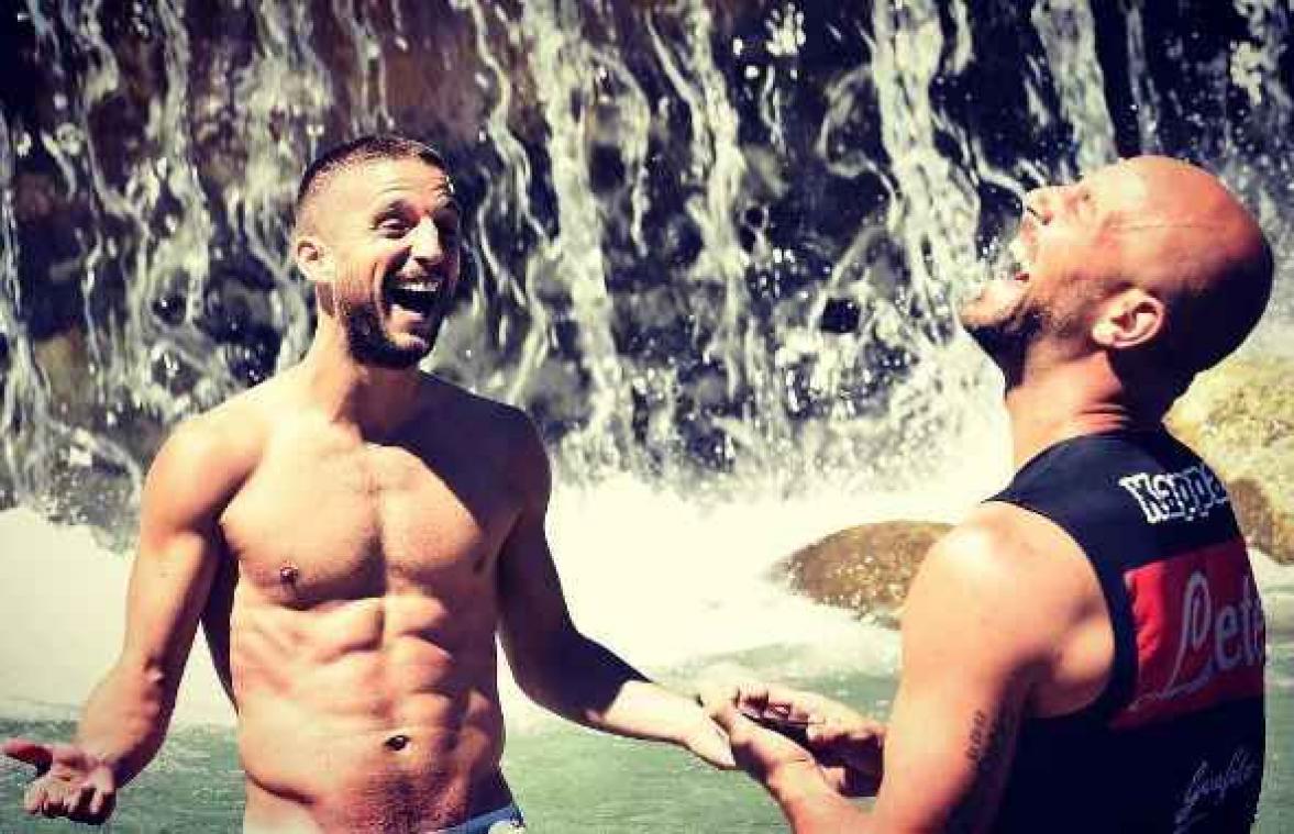Dries Mertens verwent zijn volgers met indrukwekkende sixpack