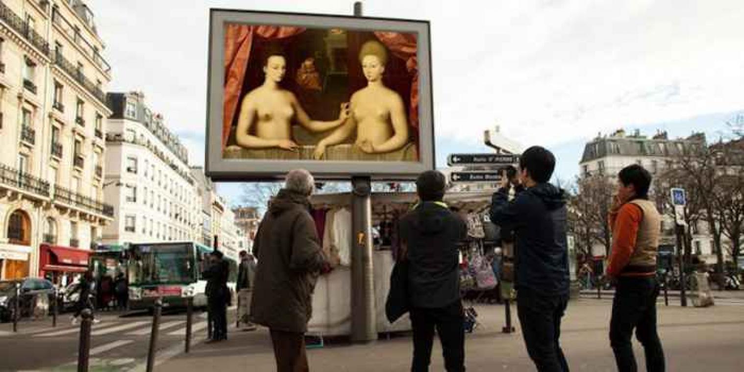 Kunstenaar vervangt levensgrote reclamepanelen door klassieke schilderijen