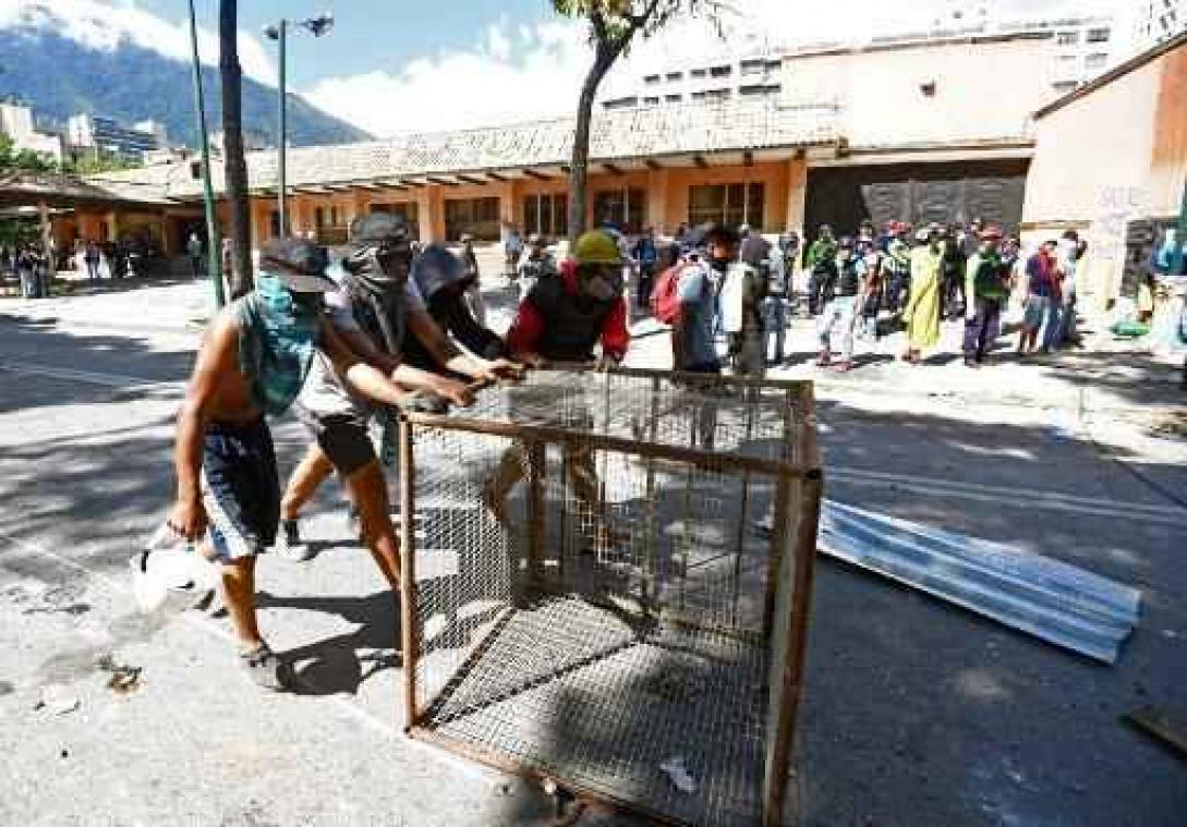 Protestverbod in Venezuela, VS roepen families van diplomaten terug