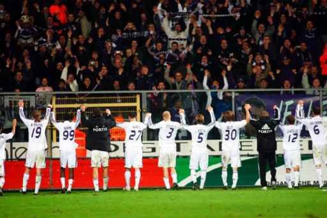 Makelaars romen bij profclubs 45,5 miljoen euro af