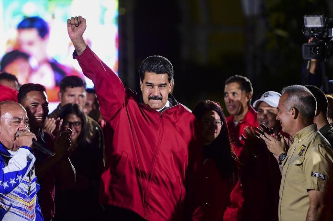 Maduro claimt de overwinning terwijl kieslokalen leeg waren