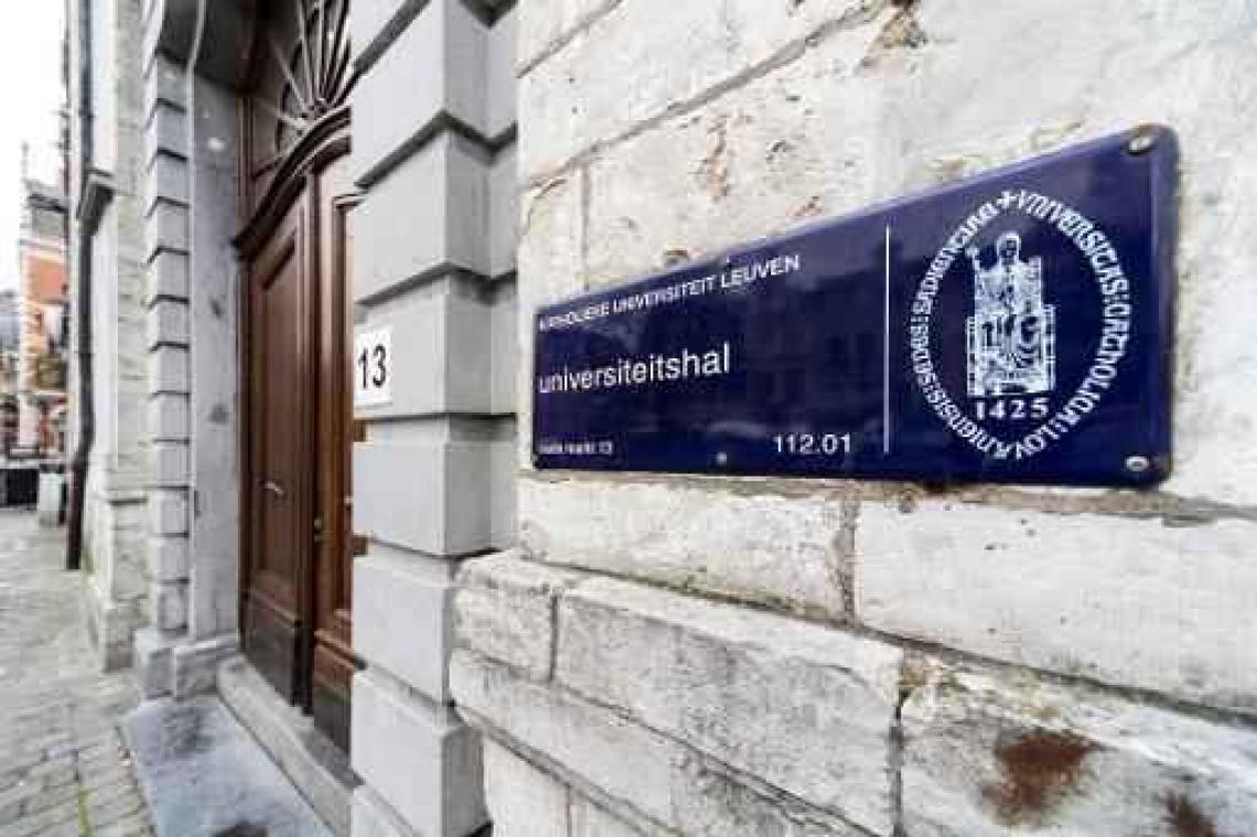 Giften aan universiteiten fors gedaald