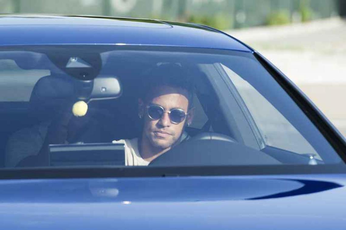 Neymar neemt afscheid van ploegmaats