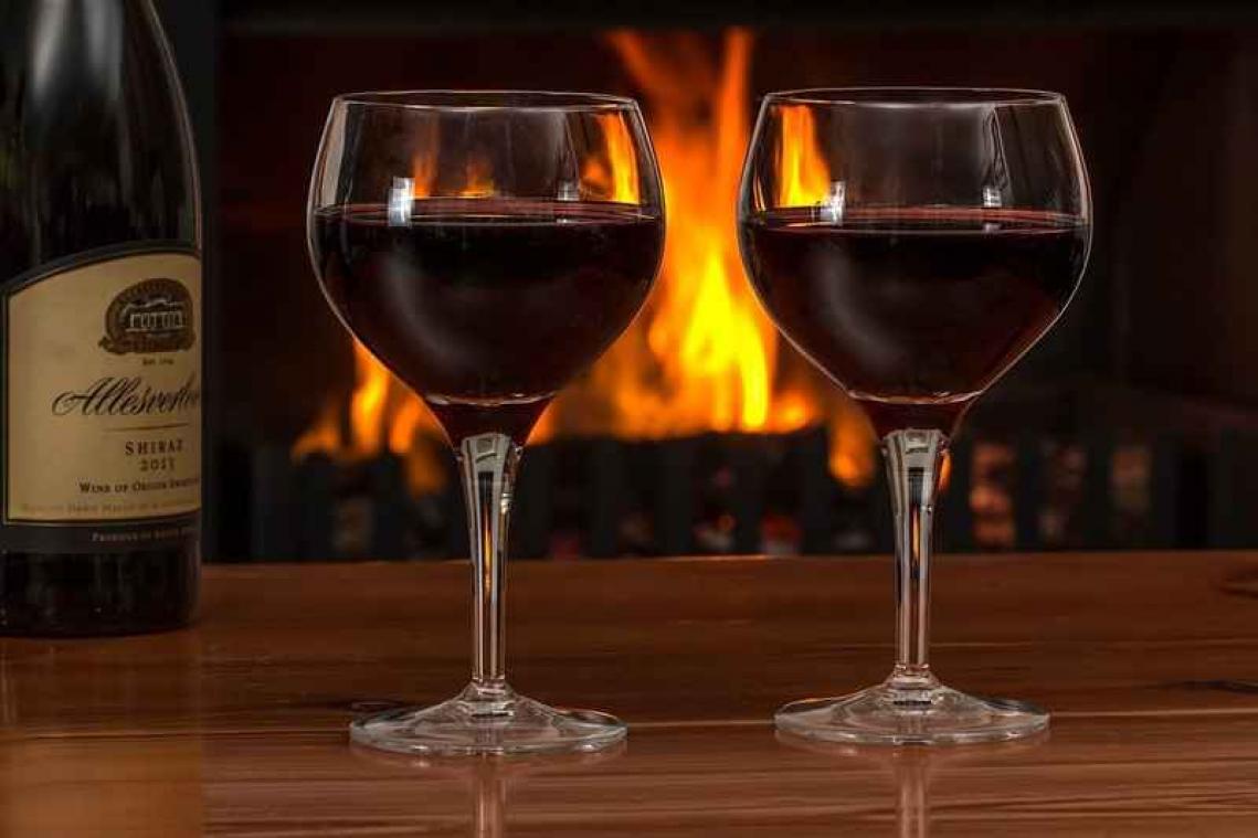 Je tanden poetsen na een glas wijn? Slecht plan!