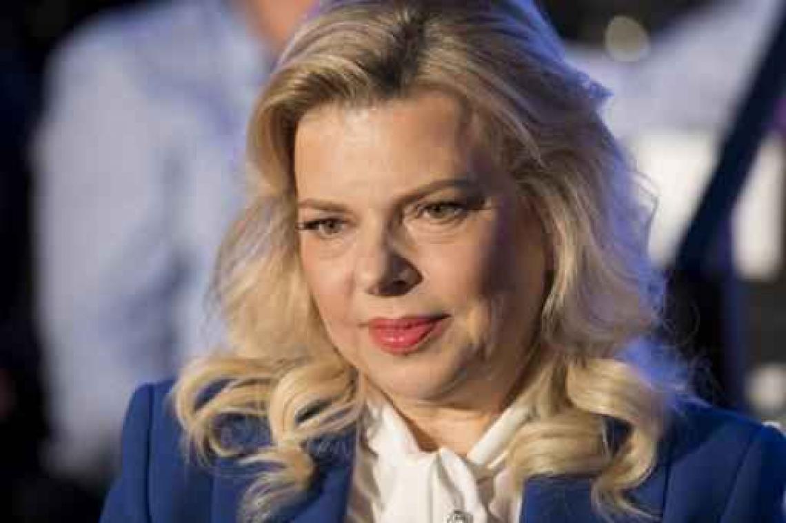 Echtgenote Netanyahu ondervraagd in onderzoek naar fraude