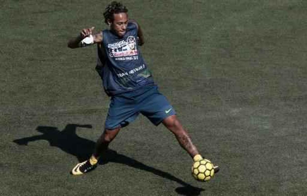 Neymar - PSG bevestigt recordtransfer van Neymar