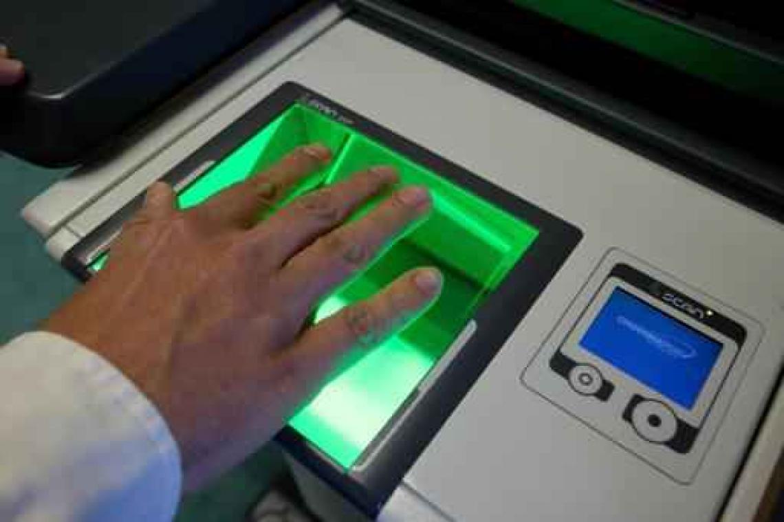 Privacycommissie gekant tegen plan om vingerafdrukken voor paspoorten 20 jaar te bewaren