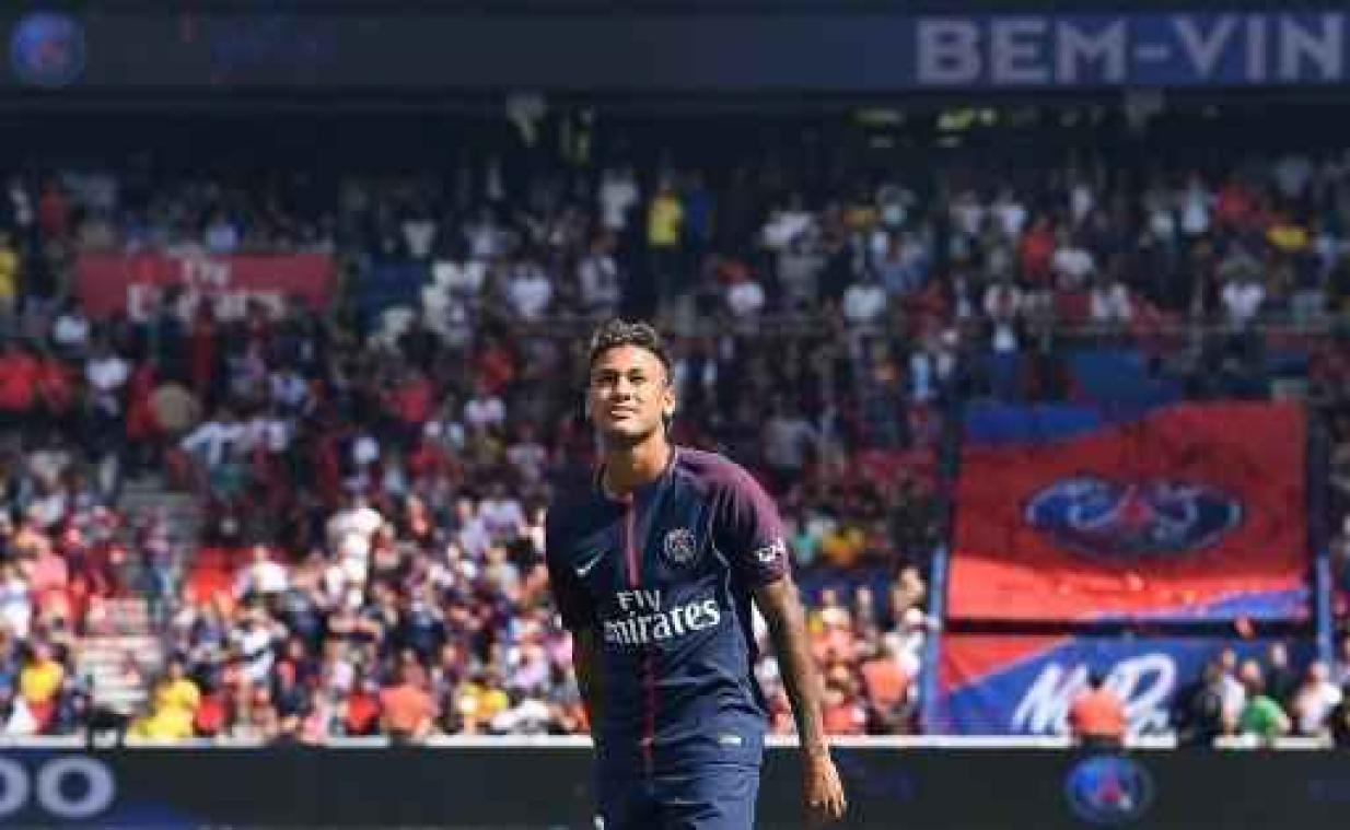 Ligue 1 - Recordtransfer Neymar hartelijk ontvangen door PSG-supporters