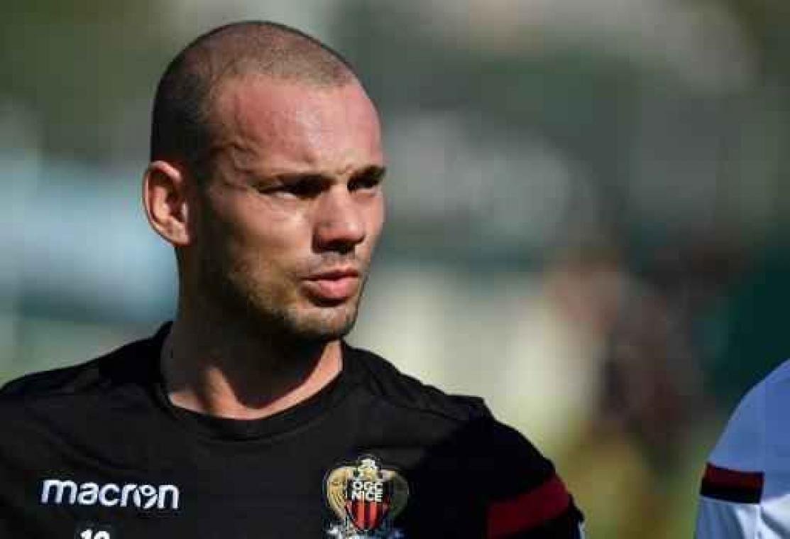 Wesley Sneijder tekent contract voor één jaar bij Nice