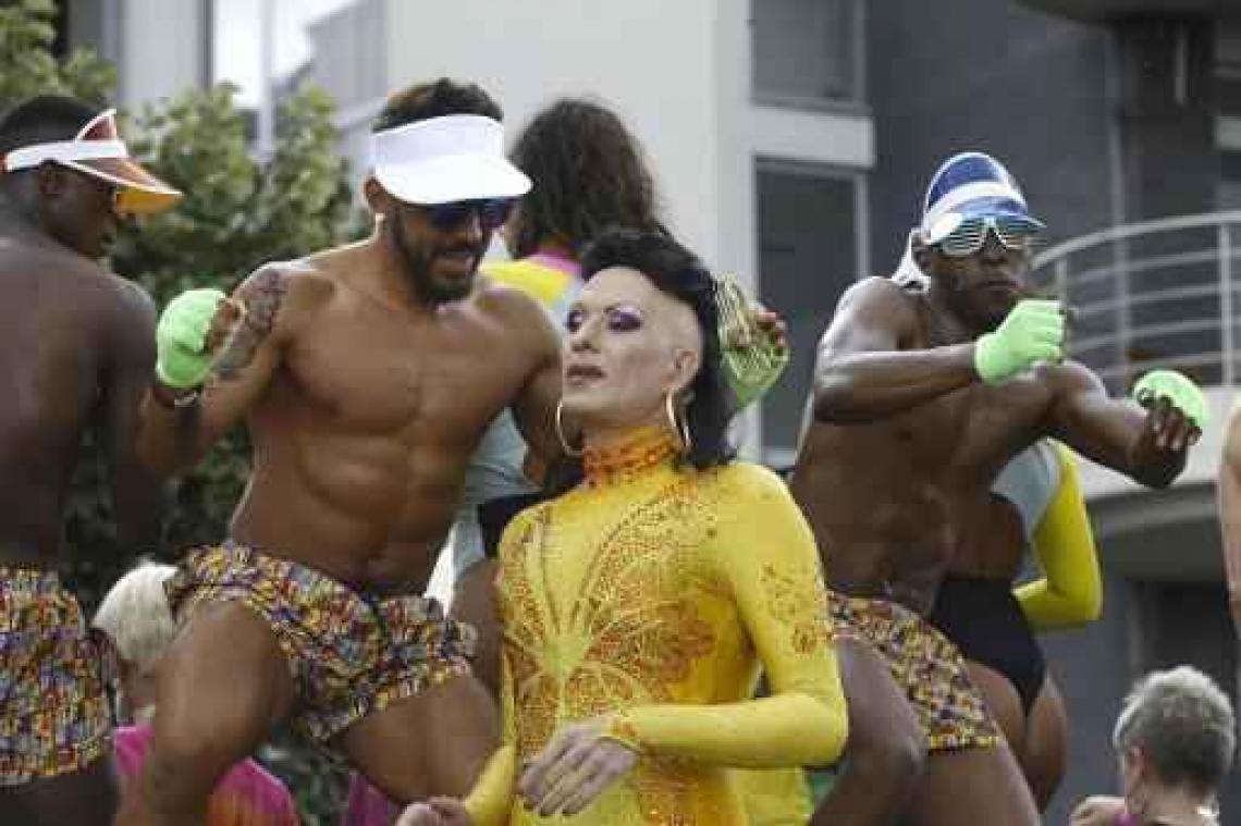 Antwerp Pride Parade lokt veel kijklustigen ondanks regenweer