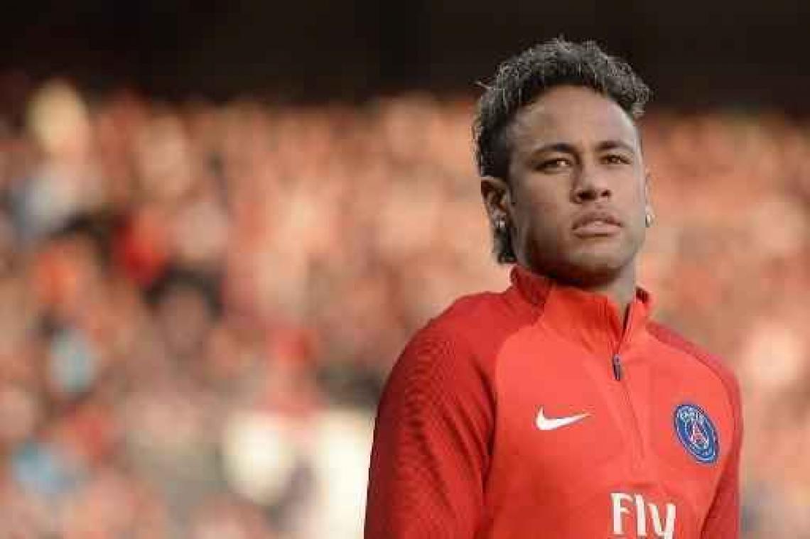 Ligue 1 - Neymar debuteert bij PSG met assist, doelpunt en overwinning tegen Guingamp