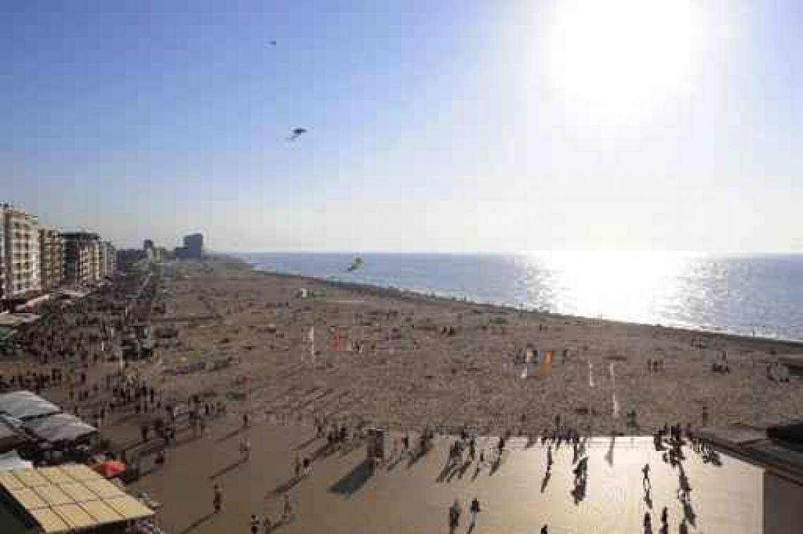 Ondanks minder weer toch 450.000 dagtoeristen aan de kust