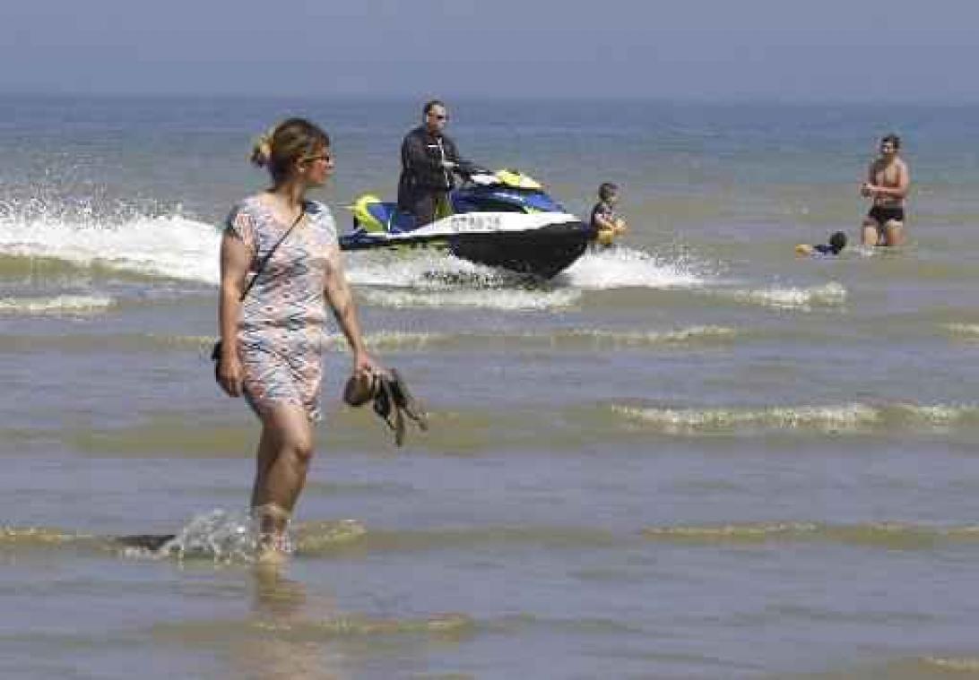 Half miljoen dagtoeristen trokken naar kust tijdens verlengd weekend