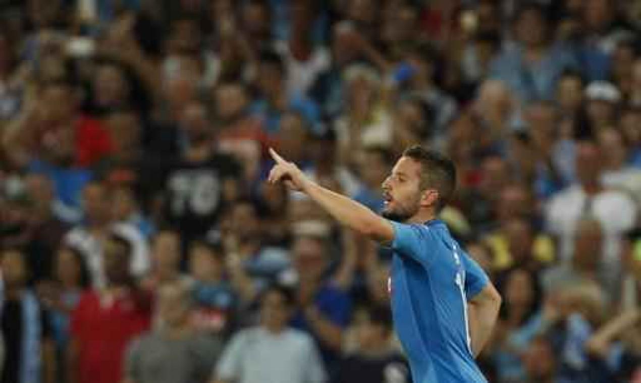Belgen in het buitenland - Uitblinker Dries Mertens zet met Napoli Nice opzij