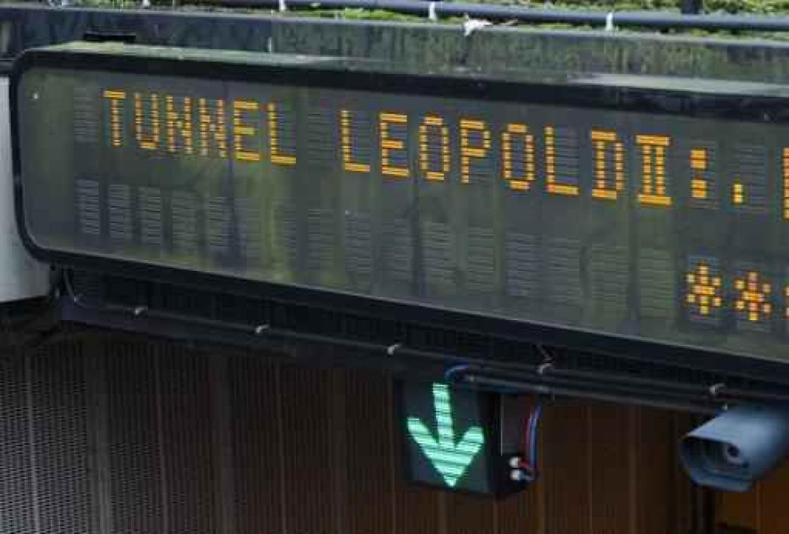Brusselse Leopold II-tunnel tijdelijk afgesloten door te hoge vrachtwagen