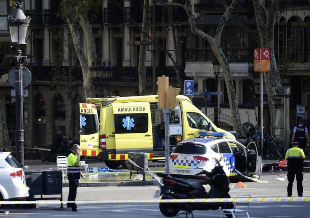 Bestelwagen rijdt in op mensenmassa in Barcelona