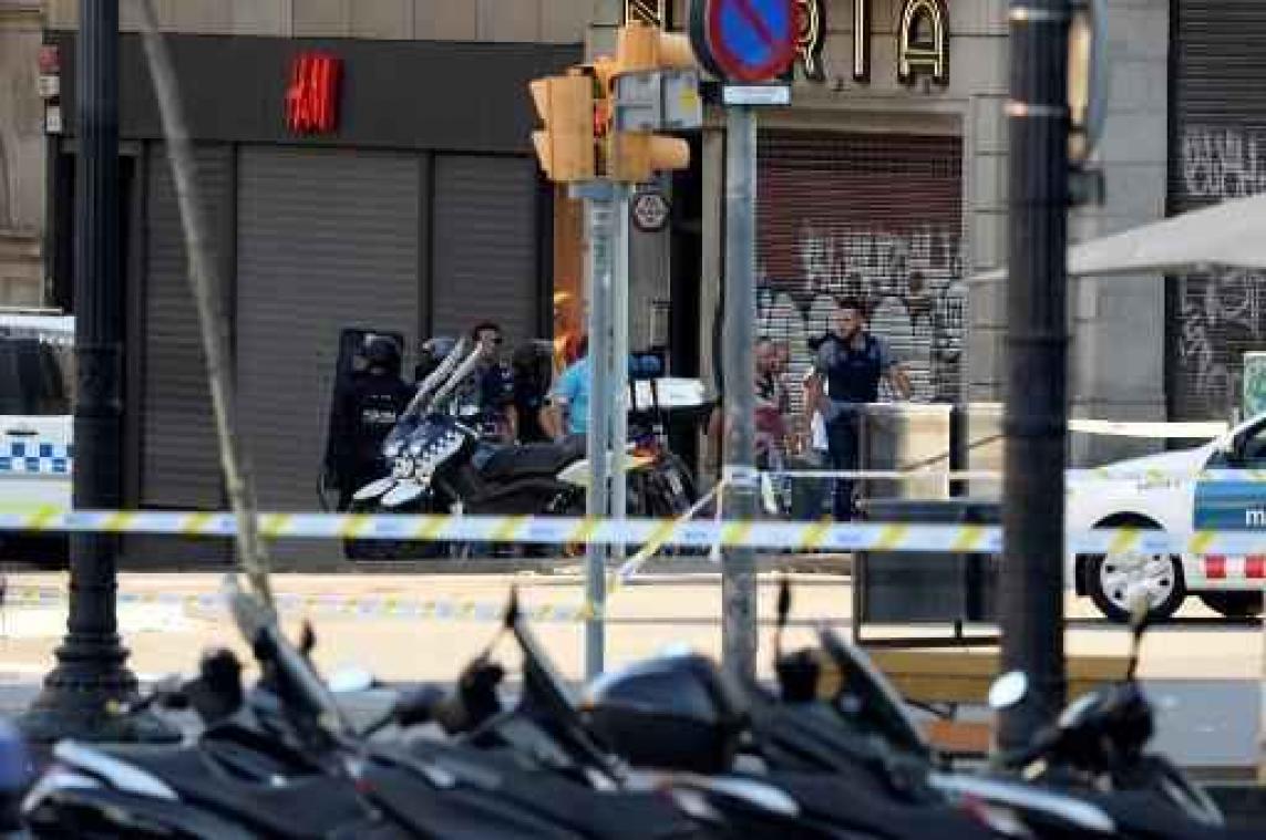 Aanslag Barcelona - Gehuurd bestelbusje scheurde halve kilometer over Ramblas