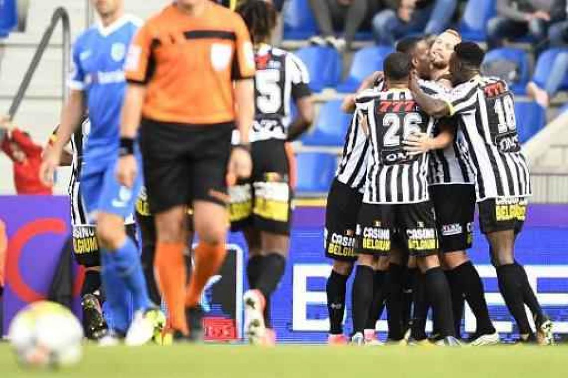 Jupiler Pro League - Leider Charleroi behoudt ook tegen Genk het maximum van de punten